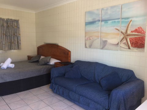 Tropical Palms Resort & 4WD Hire - Accommodation Burleigh 1