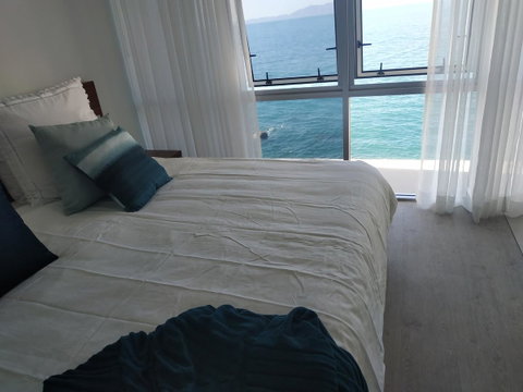 Best At Bright Point Absolute Waterfront Apartment - Accommodation Burleigh 10