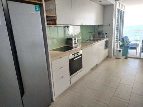 Best At Bright Point Absolute Waterfront Apartment - Accommodation Burleigh 11