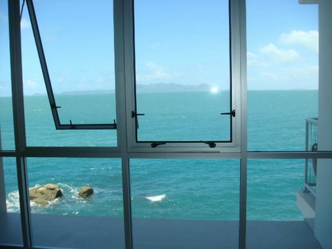 Best At Bright Point Absolute Waterfront Apartment - Accommodation Burleigh 0