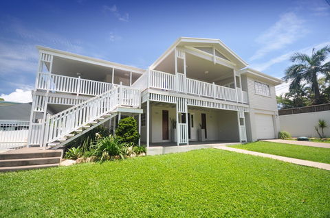 Island Adventure Holiday House - Accommodation Burleigh 0