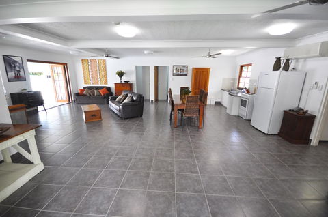 Island Adventure Holiday House - Accommodation Burleigh 4