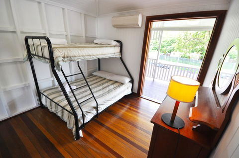 Island Adventure Holiday House - Accommodation Burleigh 14