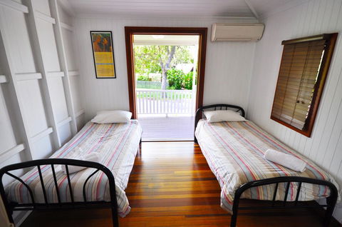 Island Adventure Holiday House - Accommodation Burleigh 15