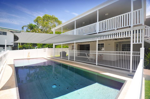 Island Adventure Holiday House - Accommodation Burleigh 8