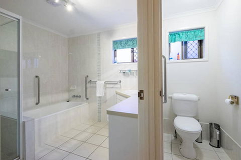 Keith\'s Place, 1 Of The 3 Most Popular Units On Bribie - Accommodation Burleigh 17