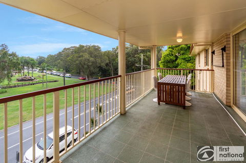 Immaculate Spacious Second Floor Unit Overlooking Pristine Parklands - Accommodation Burleigh 2