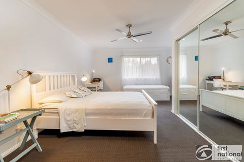 Immaculate Spacious Second Floor Unit Overlooking Pristine Parklands - Accommodation Burleigh 12