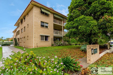 Immaculate Spacious Second Floor Unit Overlooking Pristine Parklands - Accommodation Burleigh 10
