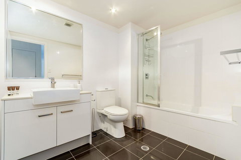 First Floor, Air Conditioned, Free Wi-Fi! - Accommodation Burleigh 17