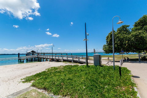 First Floor, Air Conditioned, Free Wi-Fi! - Accommodation Burleigh 4