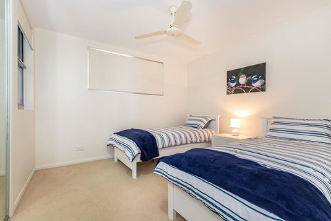 First Floor, Air Conditioned, Free Wi-Fi! - Accommodation Burleigh 13