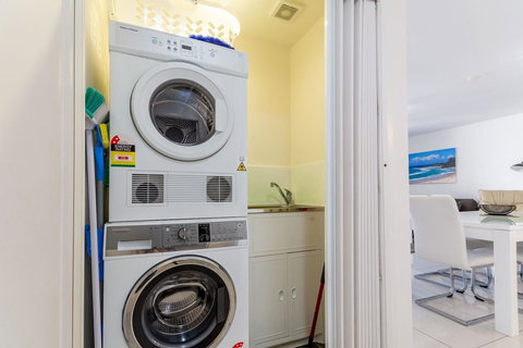 First Floor, Air Conditioned, Free Wi-Fi! - Accommodation Burleigh 22