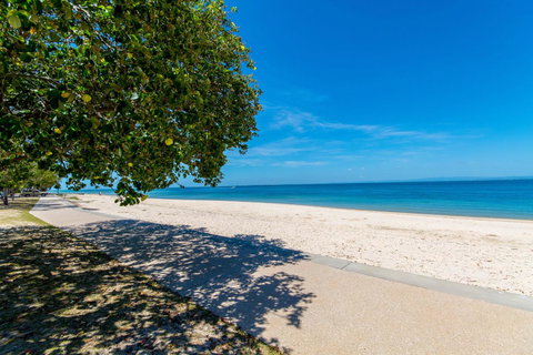 First Floor, Air Conditioned, Free Wi-Fi! - Accommodation Burleigh 14