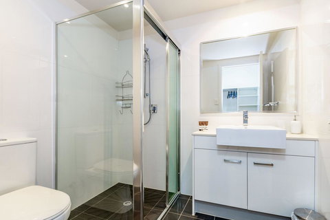 First Floor, Air Conditioned, Free Wi-Fi! - Accommodation Burleigh 6