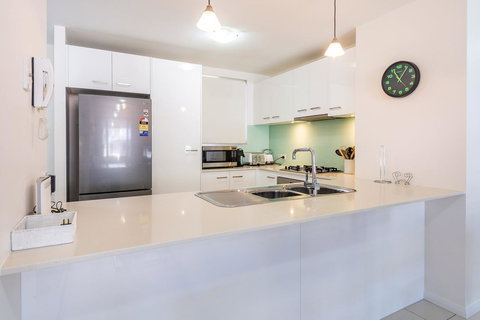 First Floor, Air Conditioned, Free Wi-Fi! - Accommodation Burleigh 1