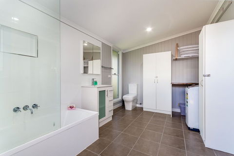 Fabulous Family Destination In Paradise Parade, Bongaree - Accommodation Burleigh 16