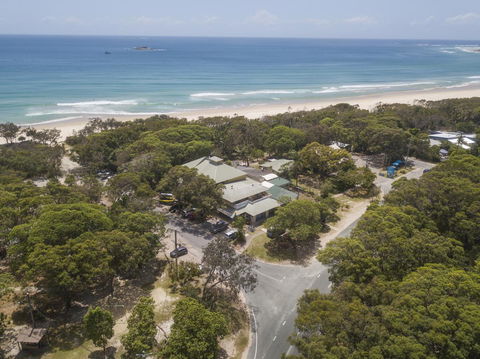 Manta Lodge YHA & Scuba Centre - Accommodation Burleigh 2