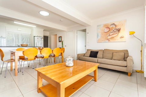 Seychelles Down - Accommodation Burleigh 10