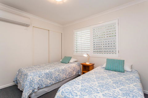 Seychelles Down - Accommodation Burleigh 22