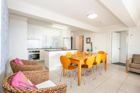 Seychelles Down - Accommodation Burleigh 13