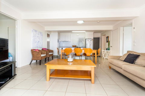 Seychelles Down - Accommodation Burleigh 12