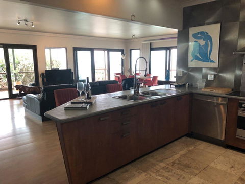 Tugtullum - Accommodation Burleigh 6