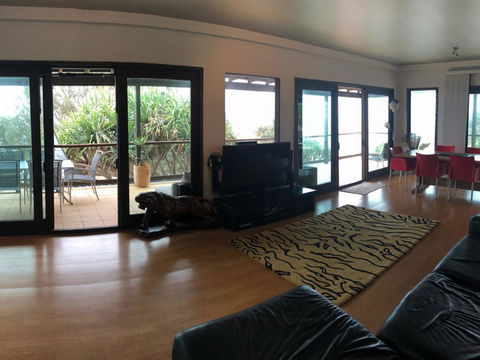 Tugtullum - Accommodation Burleigh 2