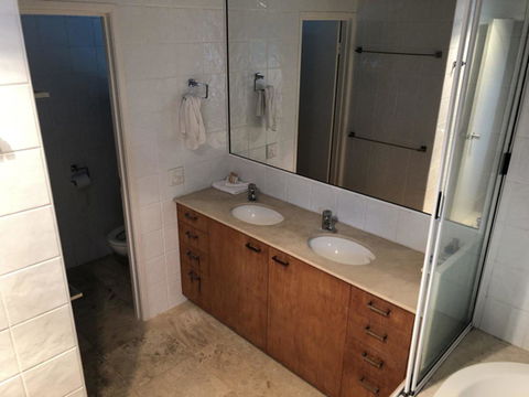 Tugtullum - Accommodation Burleigh 4
