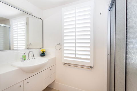 Seychelles Up - Accommodation Burleigh 26