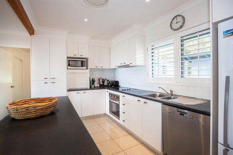 Seychelles Up - Accommodation Burleigh 12