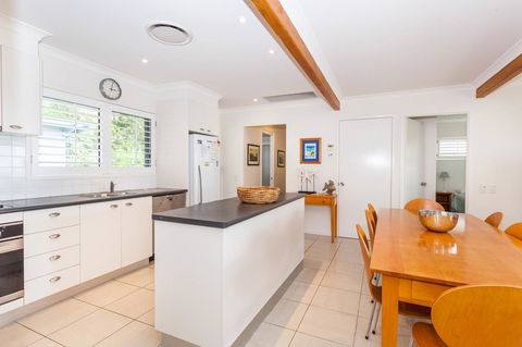 Seychelles Up - Accommodation Burleigh 14