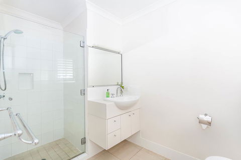 Seychelles Up - Accommodation Burleigh 25
