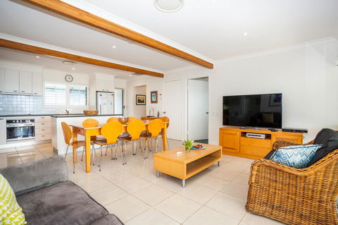 Seychelles Up - Accommodation Burleigh 17