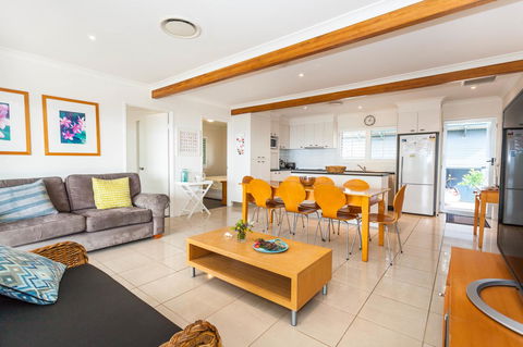 Seychelles Up - Accommodation Burleigh 15