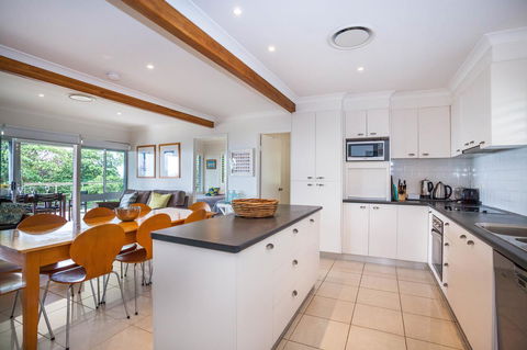 Seychelles Up - Accommodation Burleigh 13