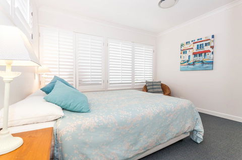 Seychelles Up - Accommodation Burleigh 19