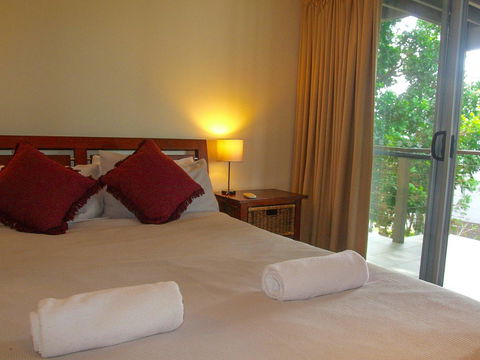 Seagrass - Accommodation Burleigh 8