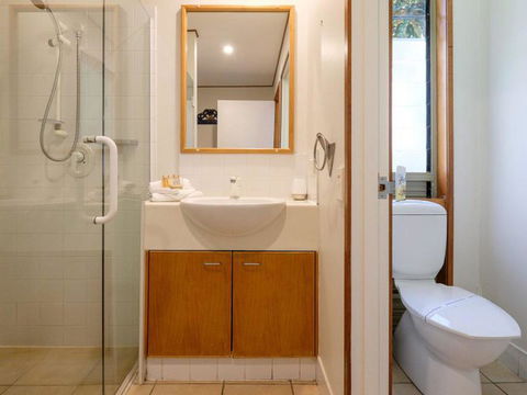 Claytons 9 - Accommodation Burleigh 13