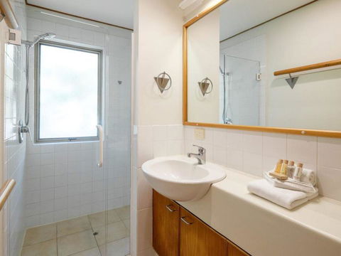 Claytons 9 - Accommodation Burleigh 8