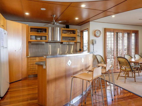 Claytons 9 - Accommodation Burleigh 14
