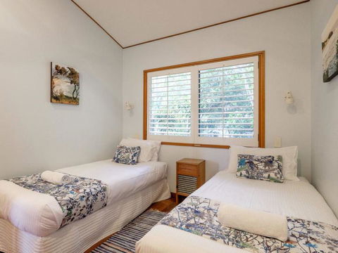Claytons 9 - Accommodation Burleigh 4
