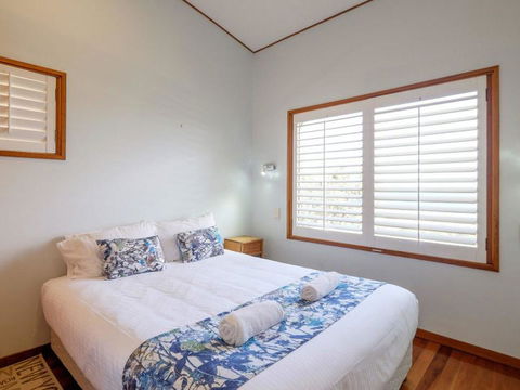 Claytons 9 - Accommodation Burleigh 0