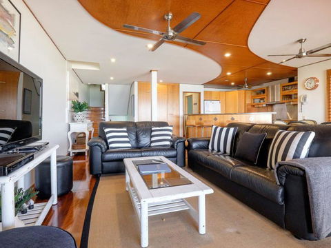 Claytons 9 - Accommodation Burleigh 12