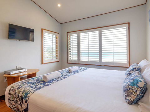 Claytons 9 - Accommodation Burleigh 19