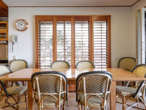 Claytons 9 - Accommodation Burleigh 9