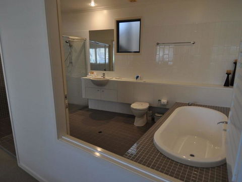 Saltwater 3 - Accommodation Burleigh 16