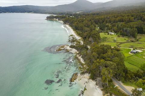 Adventure Bay Holiday Home - Accommodation Burleigh 10