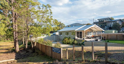 Adventure Bay Holiday Home - Accommodation Burleigh 1