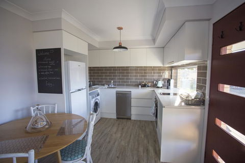 Gindanha - Accommodation Burleigh 2